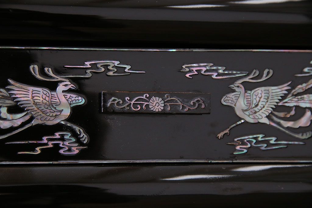 中古　韓国家具　存在感抜群の螺鈿細工チェスト(衣装タンス、戸棚)(定価約200万円)