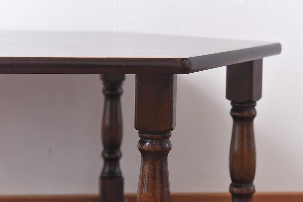 アンティーク雑貨　イギリスビンテージ　上品なオーク材の質感が魅力的な六角形サイドテーブル(ローテーブル、センターテーブル、コーヒーテーブル、花台)