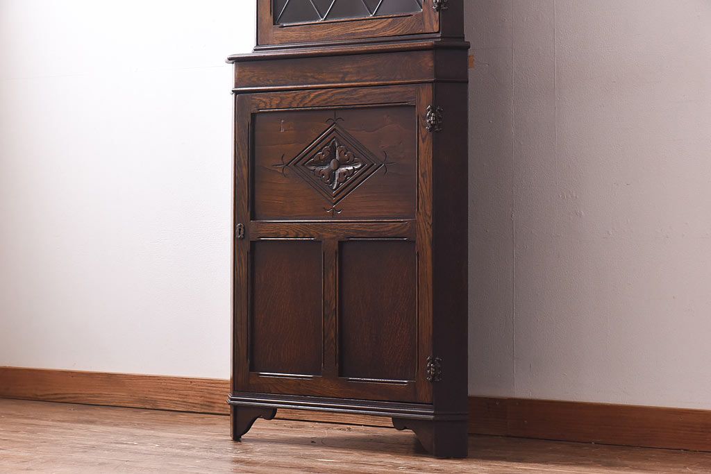 ヴィンテージ家具　イギリスビンテージ　JAYCEE FURNITURE　シックなデザインが魅力のコーナーキャビネット(飾り棚、戸棚)