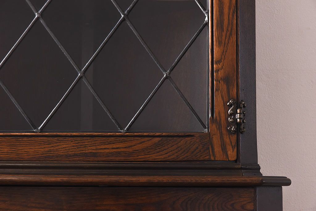 ヴィンテージ家具　イギリスビンテージ　JAYCEE FURNITURE　シックなデザインが魅力のコーナーキャビネット(飾り棚、戸棚)