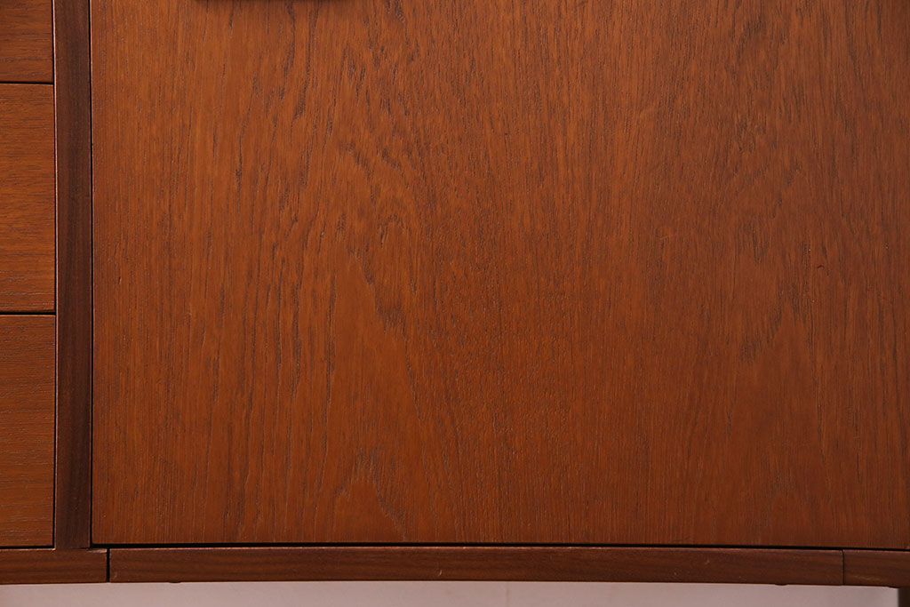北欧家具　チーク材　レトロな雰囲気のサイドチェスト(サイドボード、引き出し)