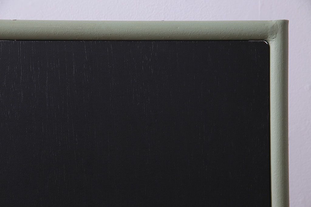 アンティーク雑貨　ペイント家具　ナチュラルカラーがペイントされたレトロなブラックボード(黒板)(2)