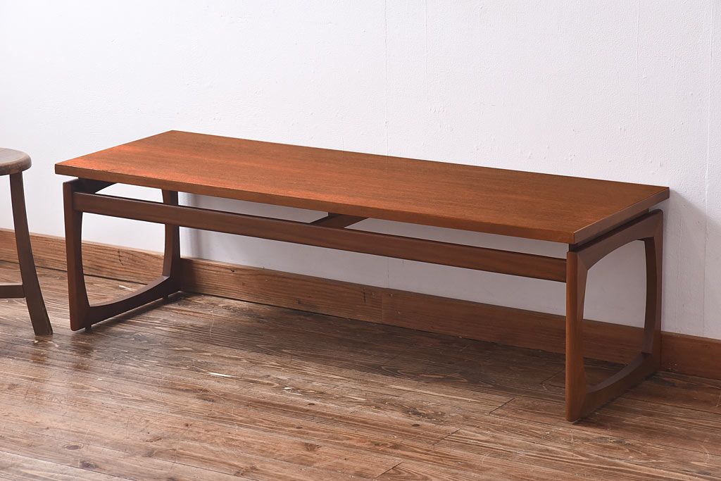 ヴィンテージ家具　北欧ビンテージ　G-PLAN(ジープラン)　温かみのあるチーク材のセンターテーブル(ローテーブル、リビングテーブル)