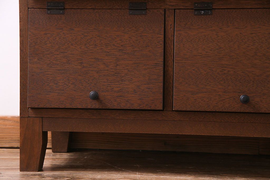 レトロ家具　昭和レトロ　古材使用　3×2マス　パタパタ扉付きのおしゃれなキャビネット(下駄箱、収納棚)