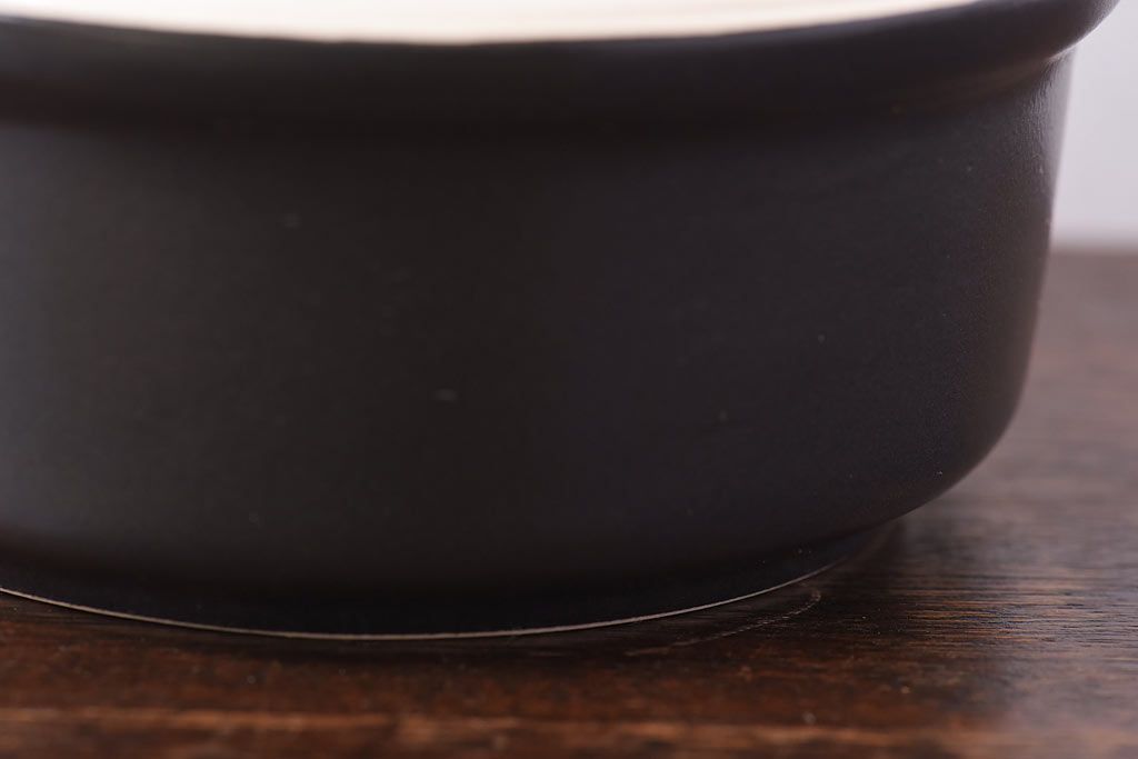 アンティーク雑貨　イギリスビンテージ　陶器製　ダークブラウンとのコントラストがおしゃれなシトラススクイーザー(絞り器)