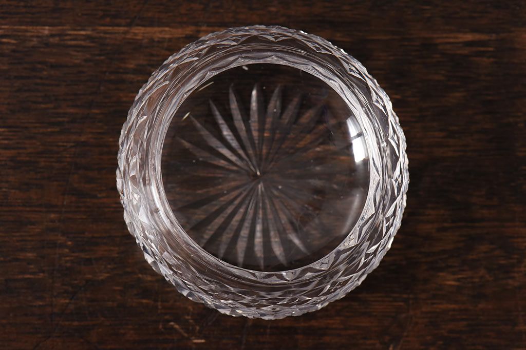アンティーク雑貨　イギリス製　細かな模様がかわいらしいガラス小物入れ(ソルトディッシュ)
