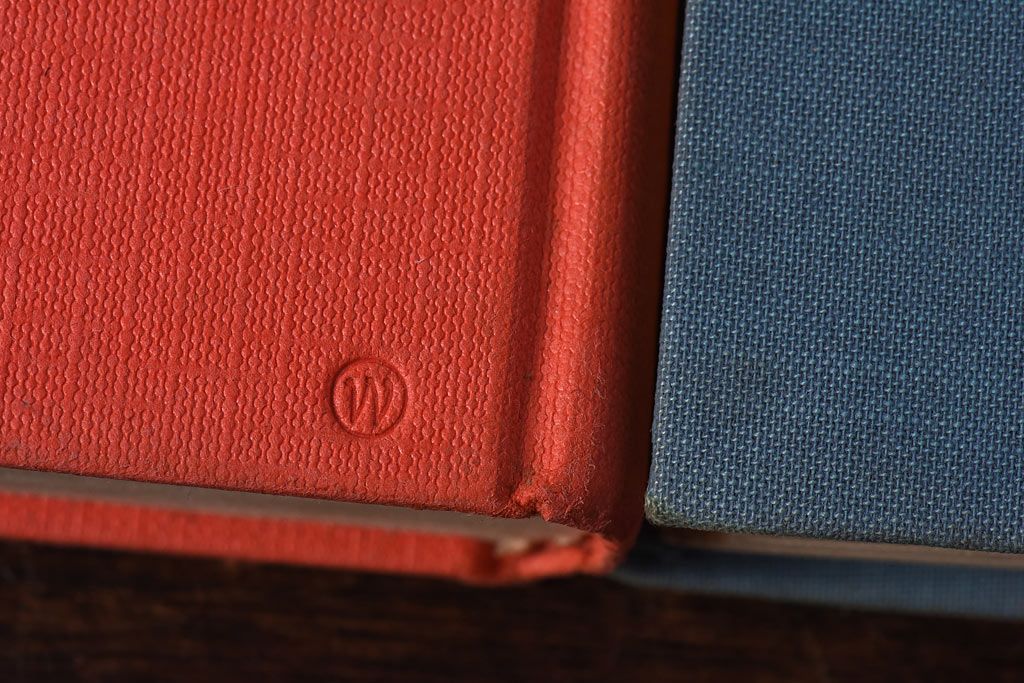 アンティーク雑貨　イギリスアンティーク　飾るだけで様になる本(洋書、古書、英字本)2冊セット