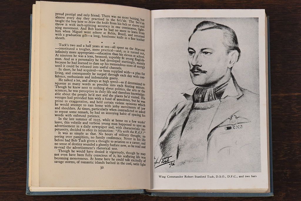 アンティーク雑貨　イギリスアンティーク　飾るだけで様になる本(洋書、古書、英字本)2冊セット