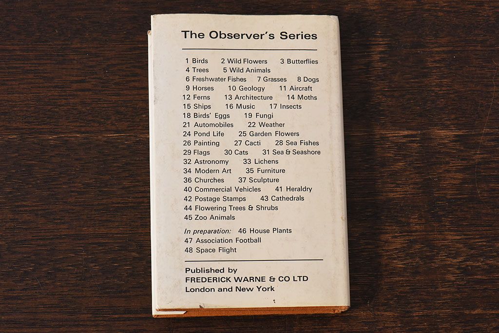 アンティーク雑貨　イギリス　The Observer's Book　FURNITURE　家具　コンパクトハンドブック(洋書、ポケット辞典、本)