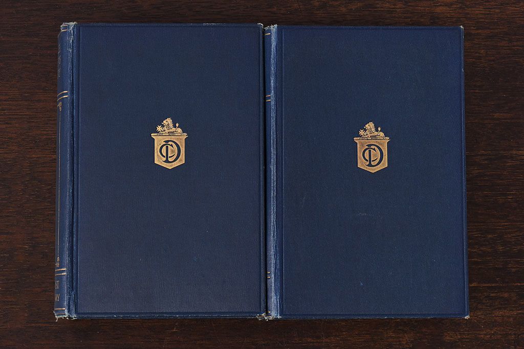 アンティーク雑貨　イギリスアンティーク　CHARLES DICKENS(チャールズ・ディケンズ)　本(洋書、英字本、小説)2冊セット(1)