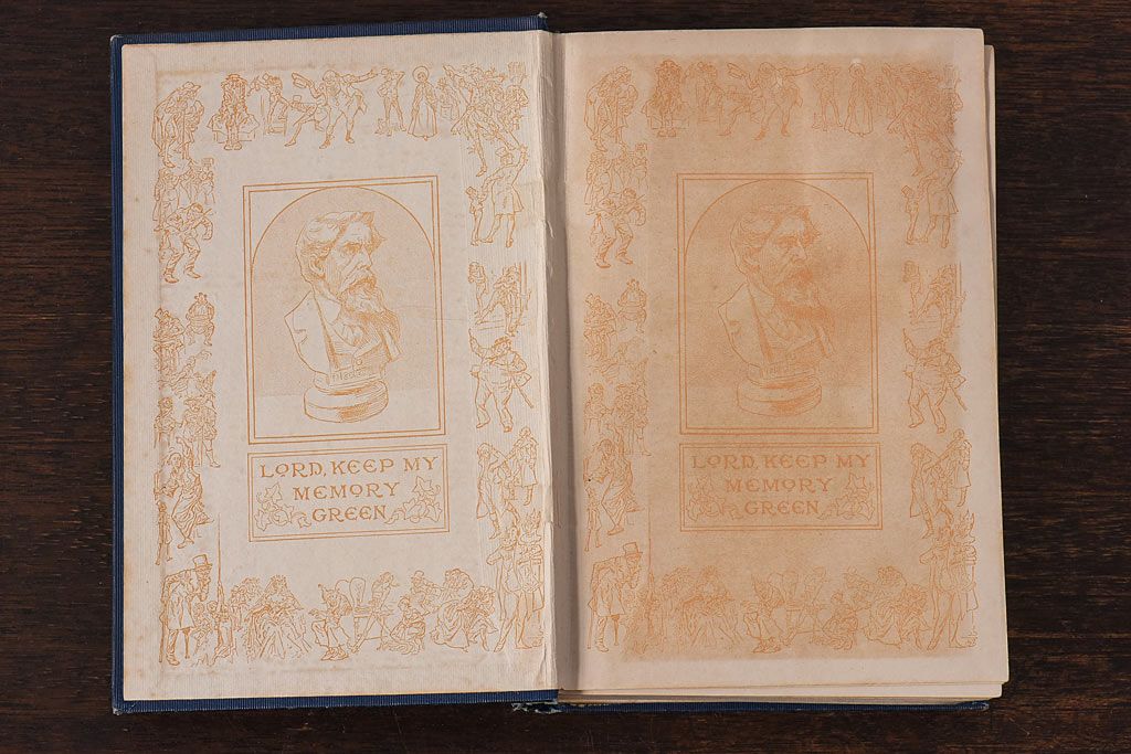アンティーク雑貨　イギリスアンティーク　CHARLES DICKENS(チャールズ・ディケンズ)　本(洋書、英字本、小説)2冊セット(1)