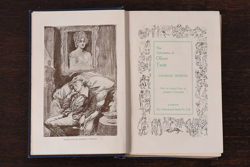 アンティーク雑貨　イギリスアンティーク　CHARLES DICKENS(チャールズ・ディケンズ)　本(洋書、英字本、小説)2冊セット(1)