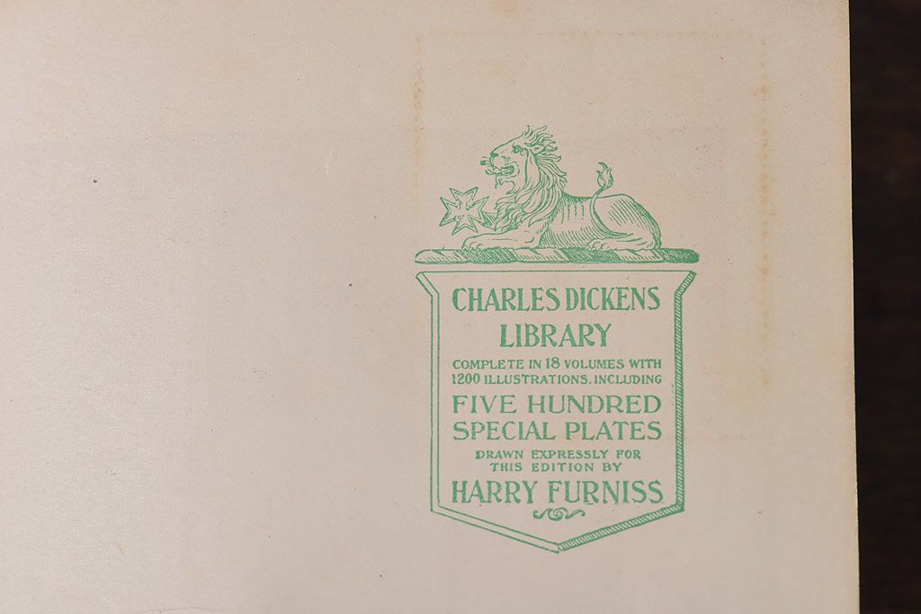 アンティーク雑貨　イギリスアンティーク　CHARLES DICKENS(チャールズ・ディケンズ)　本(洋書、英字本、小説)2冊セット(1)