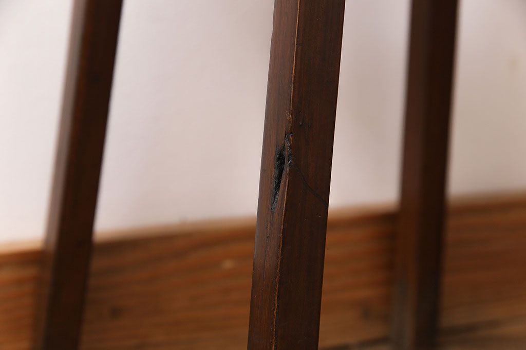 アンティーク雑貨　イギリスアンティーク　ウォールナット材　縦長でシンプルな花台(サイドテーブル)