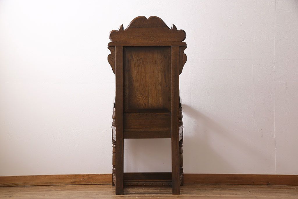アンティーク雑貨　イギリスビンテージ　オーク材　凝った彫刻が目を引くアームチェア(椅子、ダイニングチェア)(2)