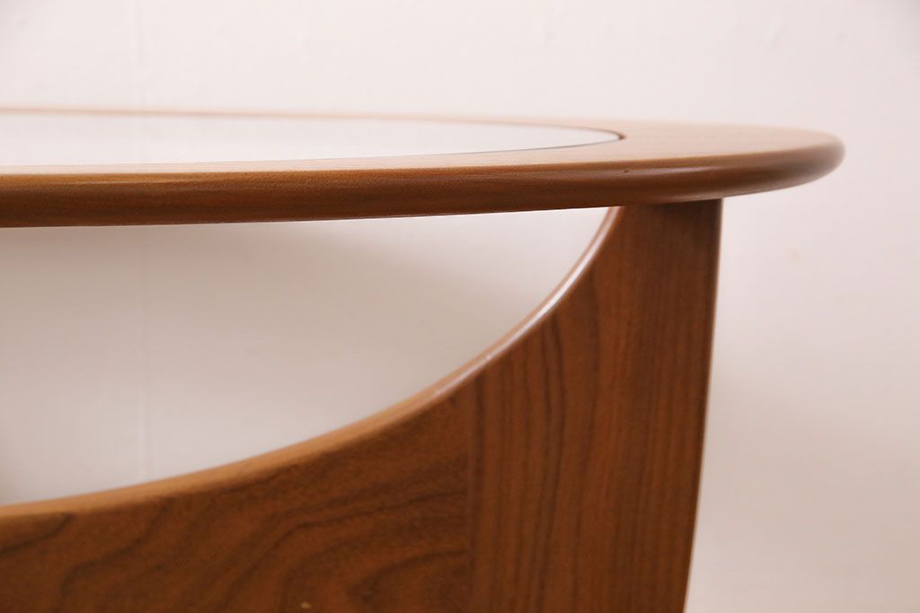 ヴィンテージ家具　北欧ビンテージ　G-plan(ジープラン)　　チーク材　ガラストップがおしゃれなコーヒーテーブル(センターテーブル)