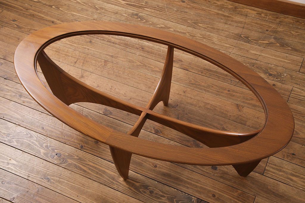 ヴィンテージ家具　北欧ビンテージ　G-plan(ジープラン)　　チーク材　ガラストップがおしゃれなコーヒーテーブル(センターテーブル)