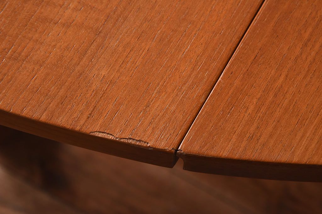 ヴィンテージ家具　G-plan(ジープラン)　北欧ビンテージ　チーク材　珍しいデザインのドロップリーフテーブル(ダイニングテーブル)
