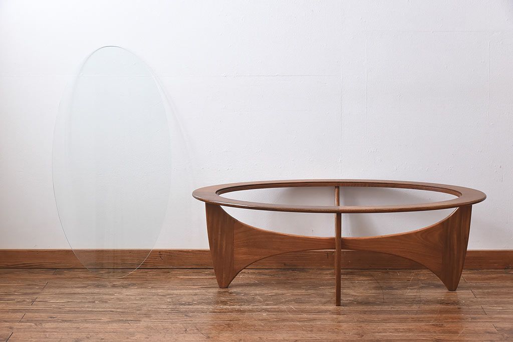 ヴィンテージ家具　G-plan(ジープラン)　北欧ビンテージ　チーク材　ガラストップがおしゃれなコーヒーテーブル(センターテーブル)(1)