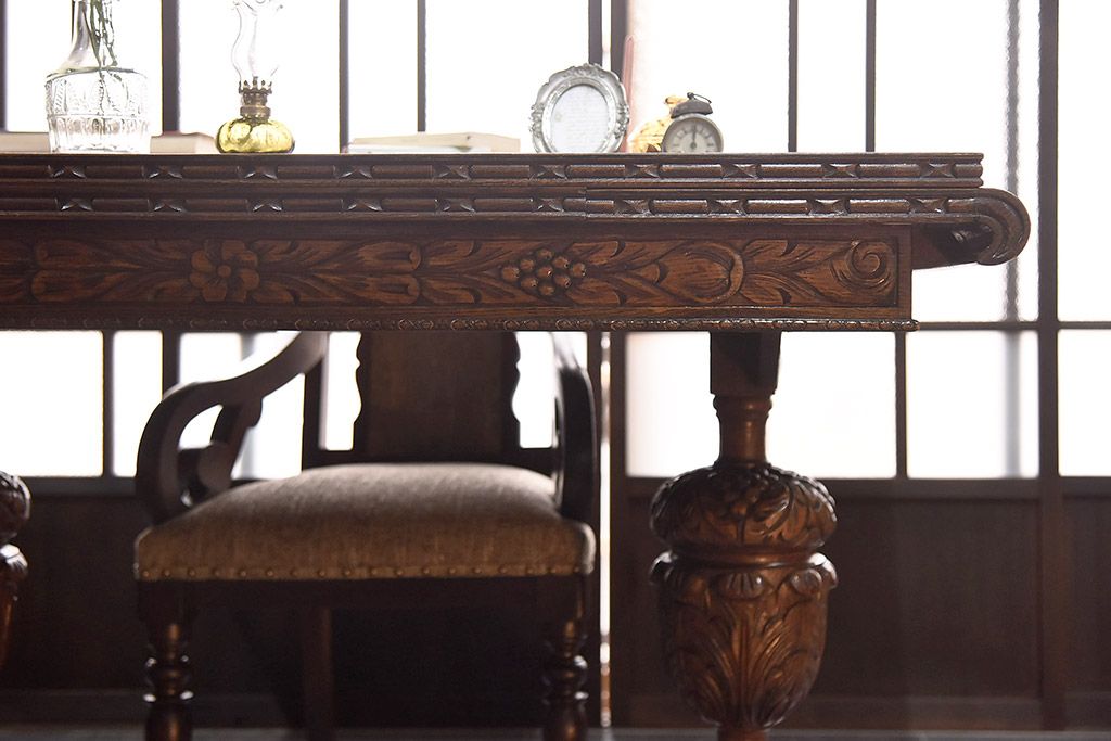 アンティーク家具　イギリスアンティーク　オーク材　見事な装飾のエクステンションテーブル(ダイニングテーブル)