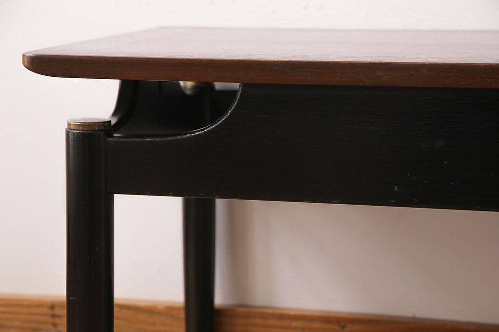 ヴィンテージ家具　G-plan(ジープラン)　北欧ビンテージ　チーク材　BBシリーズ　スタイリッシュなサイドテーブル(コーヒーテーブル)(2)