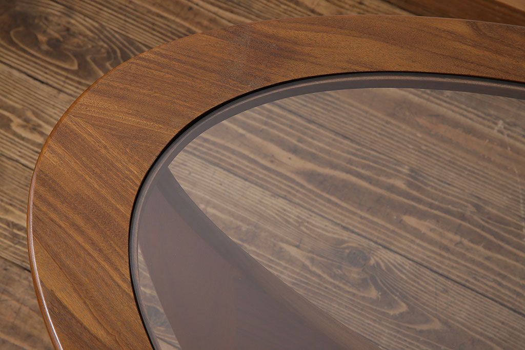 ヴィンテージ家具　G-plan(ジープラン)　北欧ビンテージ　チーク材　ガラストップがおしゃれなコーヒーテーブル(センターテーブル)(2)