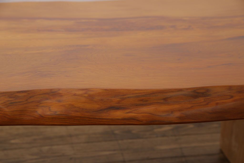 中古　希少品!屋久杉無垢材　一枚板を使った贅沢なローテーブル(座卓)