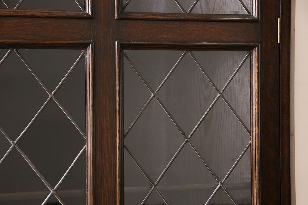 アンティーク家具　イギリスアンティーク　ステンドグラスの大振りなコーナーキャビネット(収納棚、ブックケース、本棚)