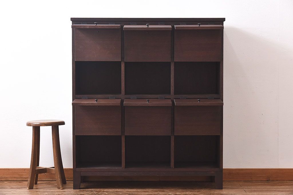 ラフジュ工房オリジナル　古材使用　4×3マス　丸い取っ手が愛らしいパタパタ扉付き収納棚(キャビネット、下駄箱、ロッカー)