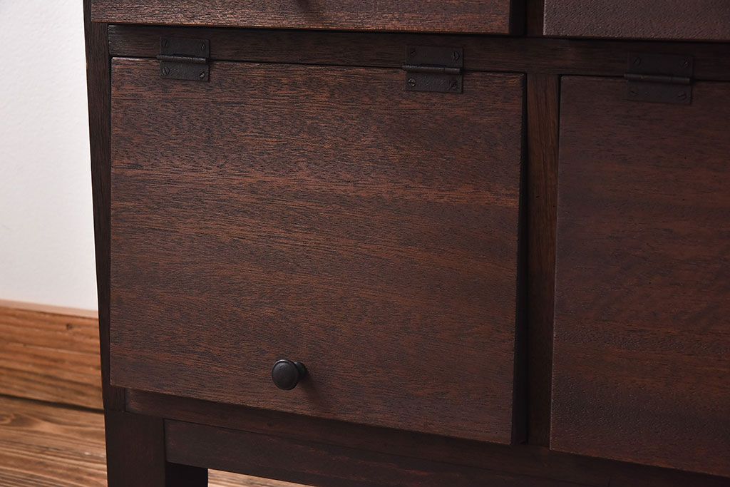 ラフジュ工房オリジナル　古材使用　4×3マス　丸い取っ手が愛らしいパタパタ扉付き収納棚(キャビネット、下駄箱、ロッカー)