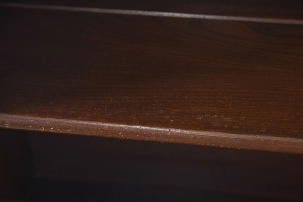 ヴィンテージ家具　ERCOL(アーコール)　イギリスビンテージ　Old Colonial(オールドコロニアル)　シックな雰囲気のあるオープンブックケース(キャビネット、本棚、飾り棚、食器棚)