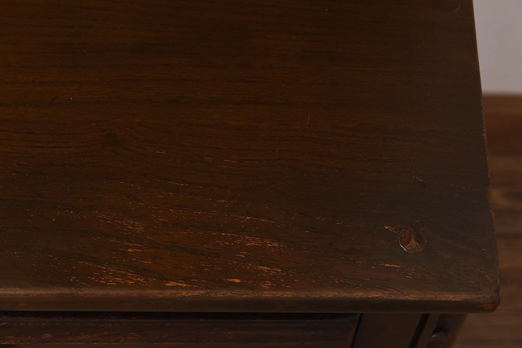 ヴィンテージ家具　ERCOL(アーコール)　イギリスビンテージ　Old Colonial(オールドコロニアル)　シックな雰囲気のあるオープンブックケース(キャビネット、本棚、飾り棚、食器棚)