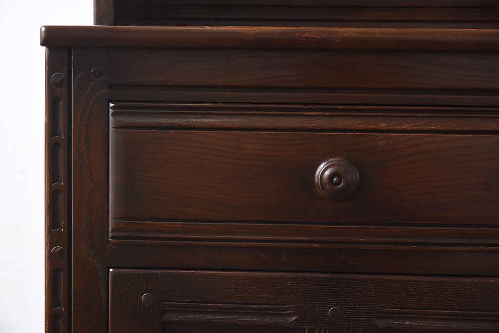 ヴィンテージ家具　ERCOL(アーコール)　イギリスビンテージ　Old Colonial(オールドコロニアル)　シックな雰囲気のあるオープンブックケース(キャビネット、本棚、飾り棚、食器棚)