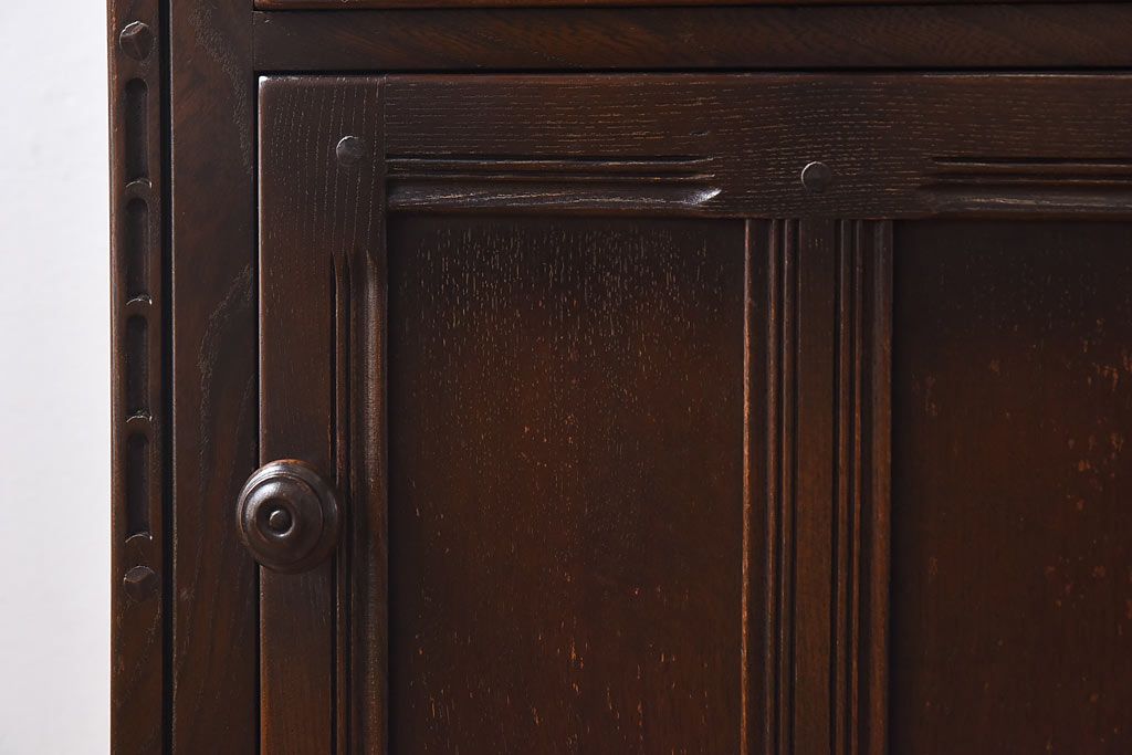 ヴィンテージ家具　ERCOL(アーコール)　イギリスビンテージ　Old Colonial(オールドコロニアル)　シックな雰囲気のあるオープンブックケース(キャビネット、本棚、飾り棚、食器棚)
