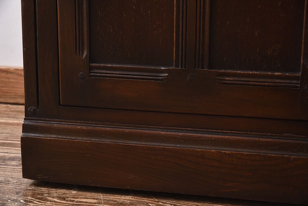 ヴィンテージ家具　ERCOL(アーコール)　イギリスビンテージ　Old Colonial(オールドコロニアル)　シックな雰囲気のあるオープンブックケース(キャビネット、本棚、飾り棚、食器棚)