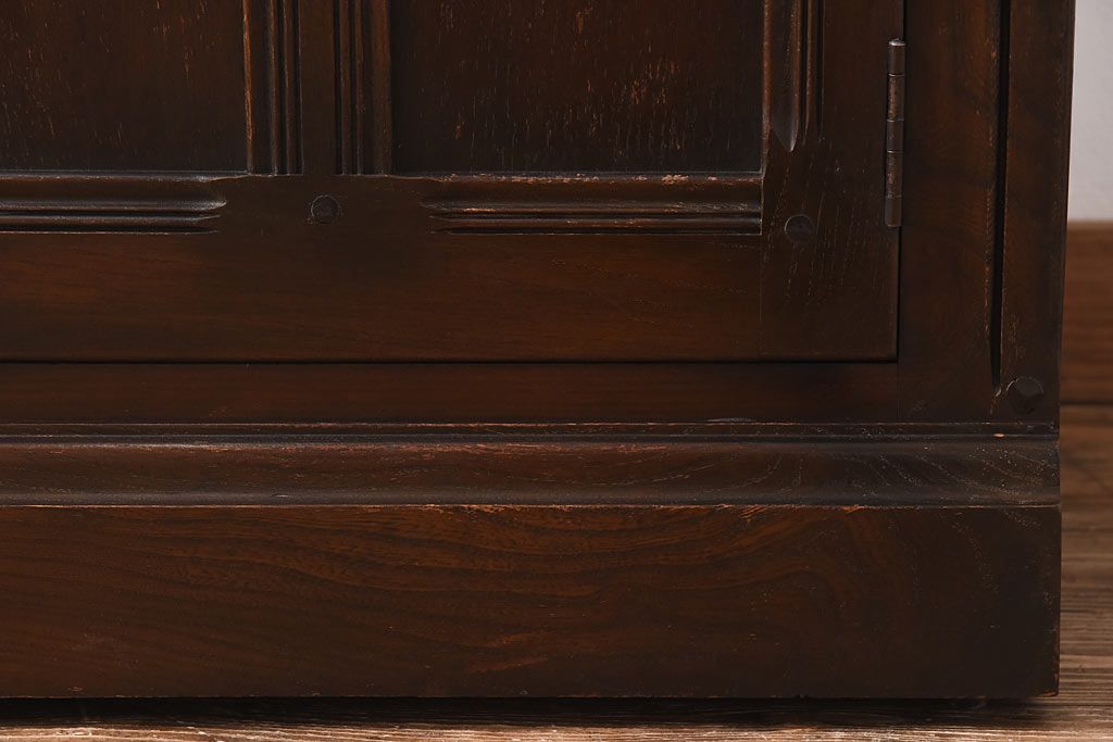 ヴィンテージ家具　ERCOL(アーコール)　イギリスビンテージ　Old Colonial(オールドコロニアル)　シックな雰囲気のあるオープンブックケース(キャビネット、本棚、飾り棚、食器棚)