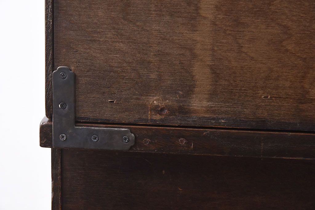 ヴィンテージ家具　ERCOL(アーコール)　イギリスビンテージ　Old Colonial(オールドコロニアル)　シックな雰囲気のあるオープンブックケース(キャビネット、本棚、飾り棚、食器棚)