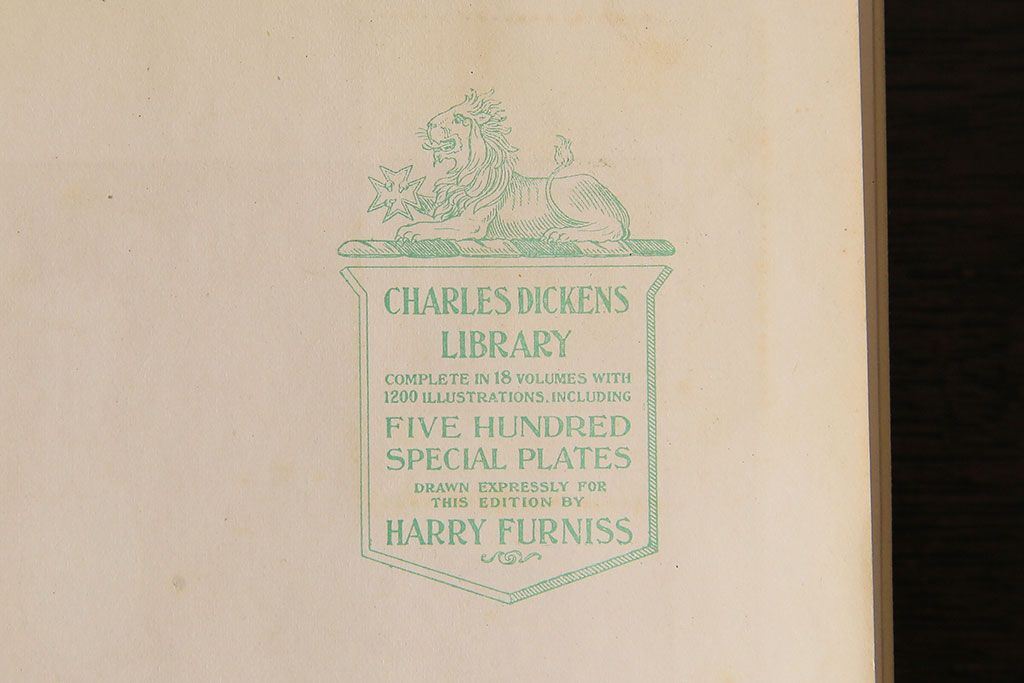アンティーク雑貨　イギリスアンティーク　CHARLES DICKENS(チャールズ・ディケンズ)　本(洋書、英字本、小説)2冊セット