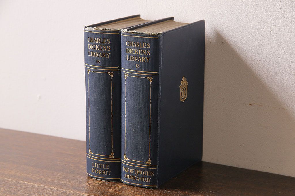 アンティーク雑貨　英国アンティーク　CHARLES DICKENS(チャールズ・ディケンズ)　洋書(本、英字本、小説)2冊セット(1)