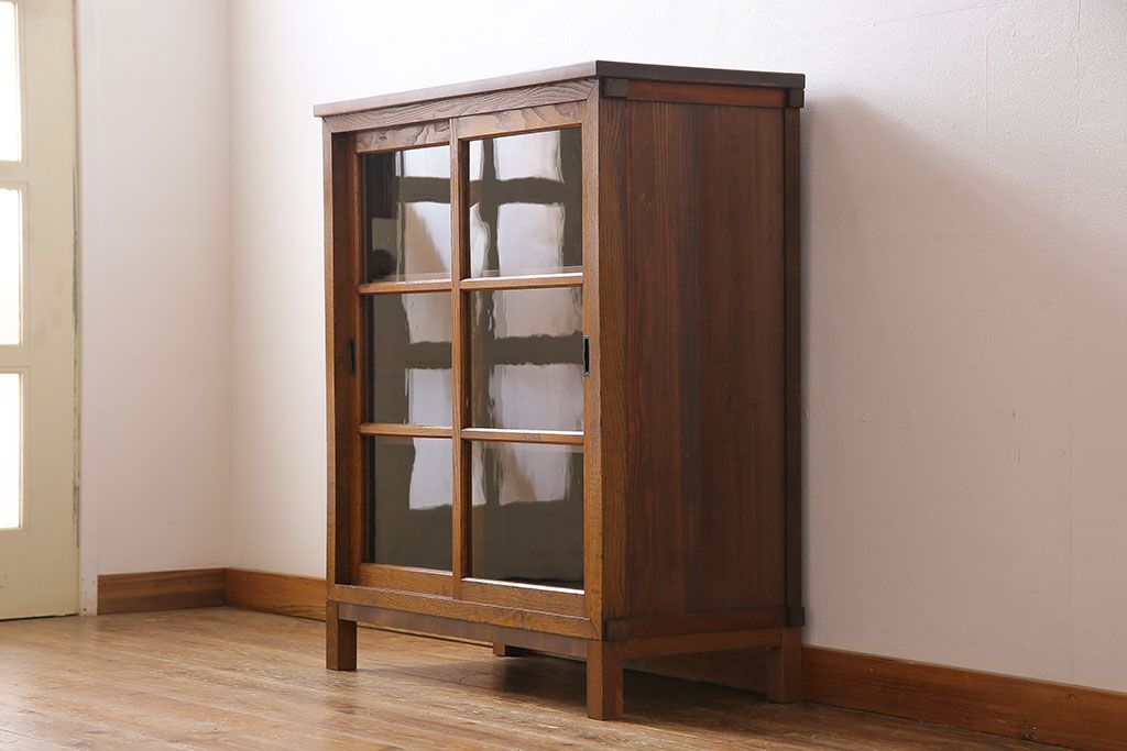 レトロ家具　昭和レトロ　前面タモ材　懐かしさ漂う脚付きキャビネット(ガラス戸棚、飾り棚)