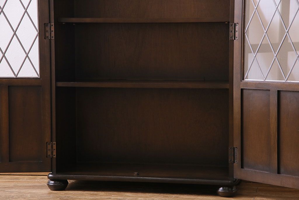 ヴィンテージ家具　【展示品】イギリスビンテージ　ニレ材　ステンドグラスが魅力のシックな本箱(収納棚、キャビネット)