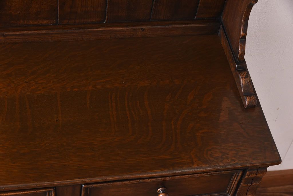 ヴィンテージ家具　イギリスビンテージ　オーク材　濃淡が味わい上質なカップボード(食器棚、飾り棚)