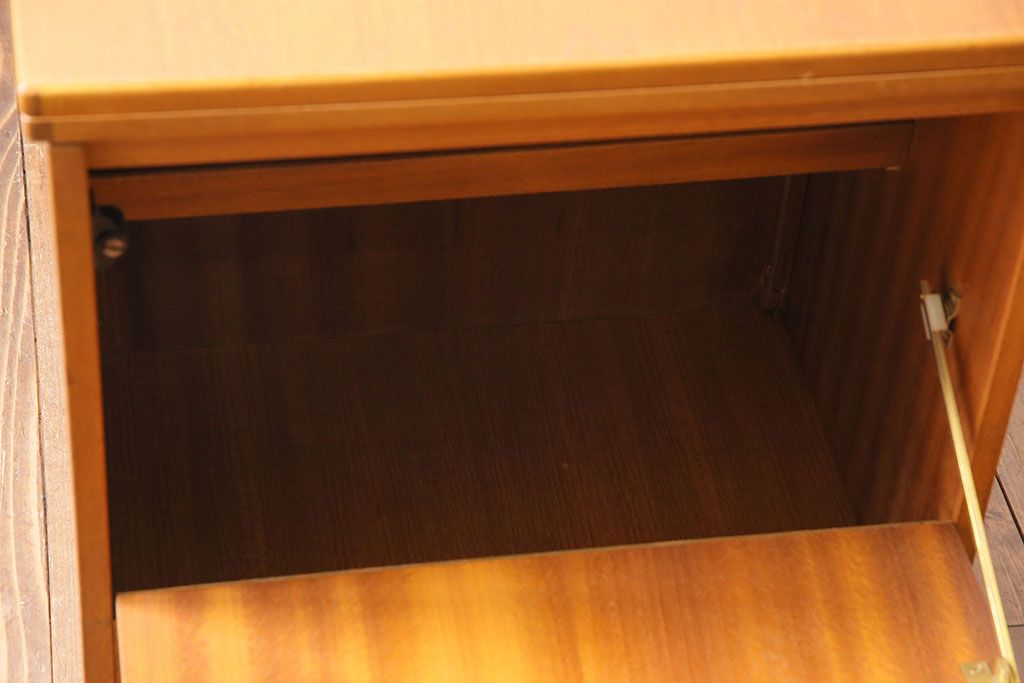 ヴィンテージ家具　北欧ビンテージ　チーク材　レア品!天板拡張式のネストテーブル(エクステンションテーブル、センターテーブル、サイドテーブル)