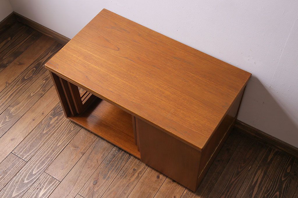 ヴィンテージ家具　北欧ビンテージ　チーク材　レア品!天板拡張式のネストテーブル(エクステンションテーブル、センターテーブル、サイドテーブル)