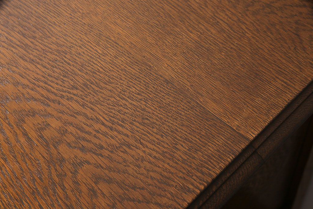 ビンテージ家具　イギリスヴィンテージ　オーク材　上品な雰囲気漂うサイドチェスト(引き出し、チェスト)