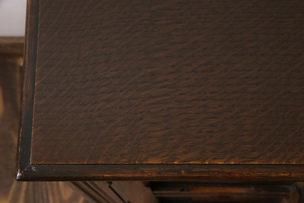 アンティーク雑貨　イギリスビンテージ　オーク材　クラシックな佇まいが魅力のペデスタルキャビネット(サイドチェスト、飾り台)