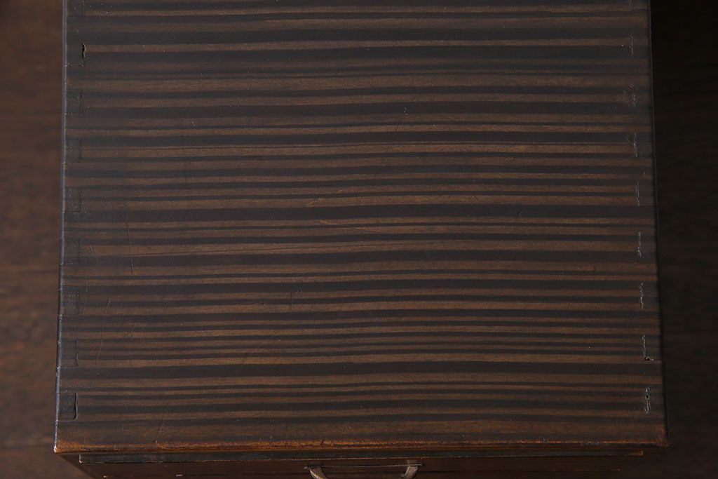 アンティーク家具　昭和初期　黒檀　味わい深い模様張りの小引き出し(引き出し)