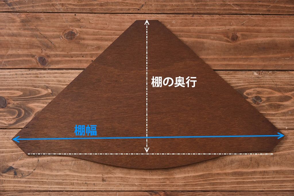 ヴィンテージ家具　イギリスビンテージ　ウォールナット材　杢目が美しいコーナーキャビネット(飾り棚、戸棚)