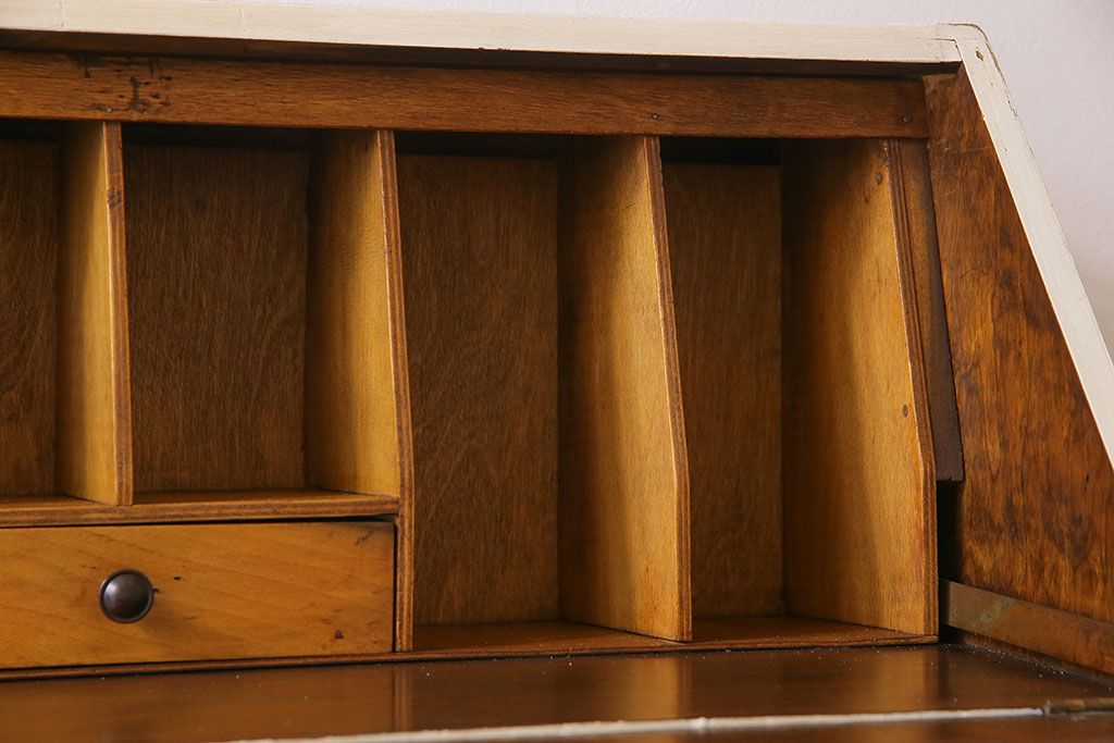 ペイント家具　イギリス製　ペイントと木の色味のコントラストが魅力的なライティングビューロー(簿記机)