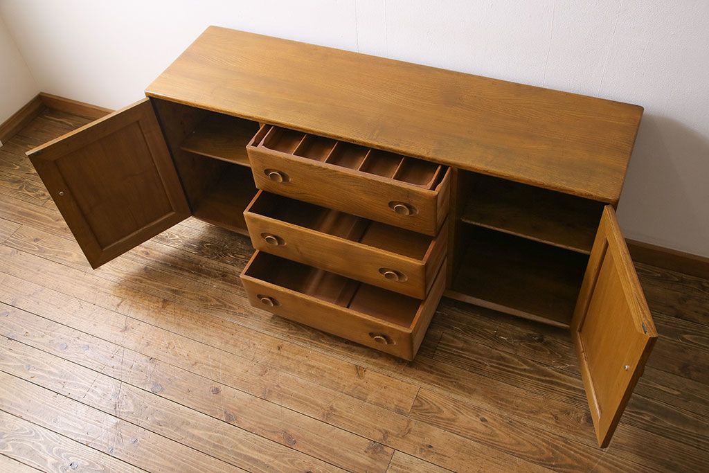 ヴィンテージ家具　イギリスビンテージ　ERCOL(アーコール)　ウィンザーサイドボード(ローチェスト、収納棚、リビングボード)